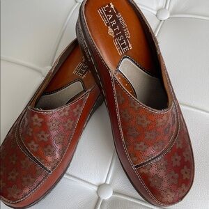 L'Artiste by Spring Step "Burbank" clogs  size 7